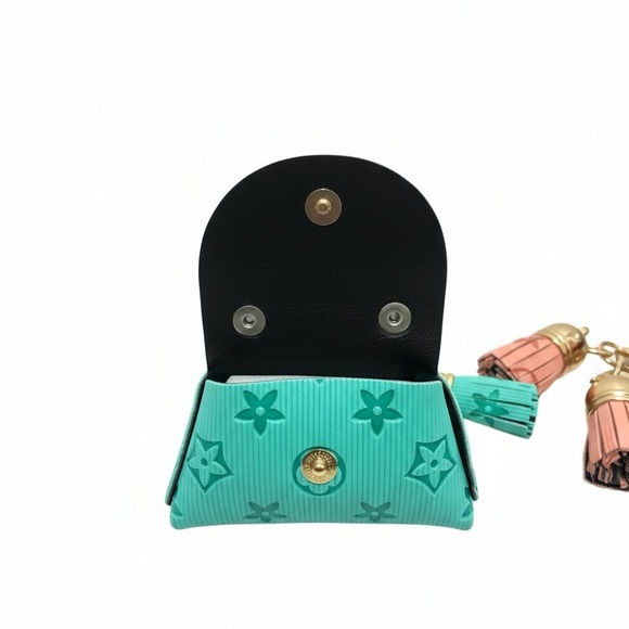 Green Keychain with Gold Accents - Picture 3 of 3